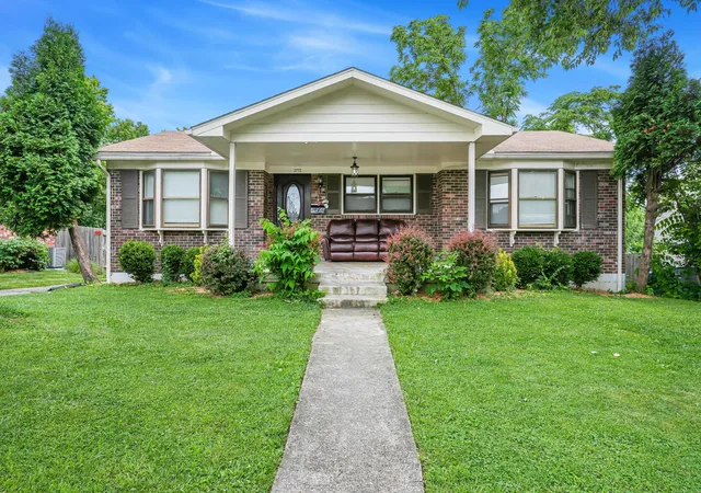 Photo 1 of Single family home for sale at 2772 Lockhurst Rd, Lexington, KY 40517 | MLS# 25503567 | Listing updated on 2026-07-07