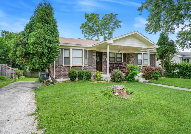 Photo 2 of Single family home for sale at 2772 Lockhurst Rd, Lexington, KY 40517 | MLS# 25503567 | Listing updated on 2026-07-07