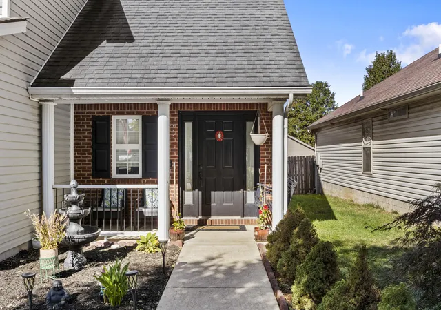 Photo 3 of Single family home for sale at 161 Old Woolen Mill Ln, Lexington, KY 40511 | MLS# 25503600 | Listing updated on 2025-11-03