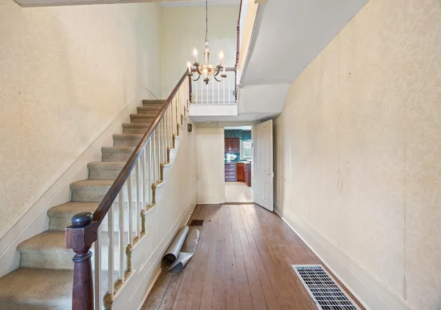 Photo 3 of House for sale at 1211 Perryville Rd, Harrodsburg, KY 40330 | MLS# 25503625 | Listing updated on 2025-10-13