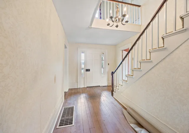 Photo 4 of House for sale at 1211 Perryville Rd, Harrodsburg, KY 40330 | MLS# 25503625 | Listing updated on 2025-10-13