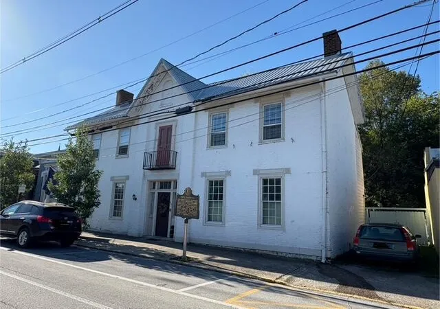 35th image of 413 W Broadway St, Frankfort, KY 40601 | MLS# 25503840