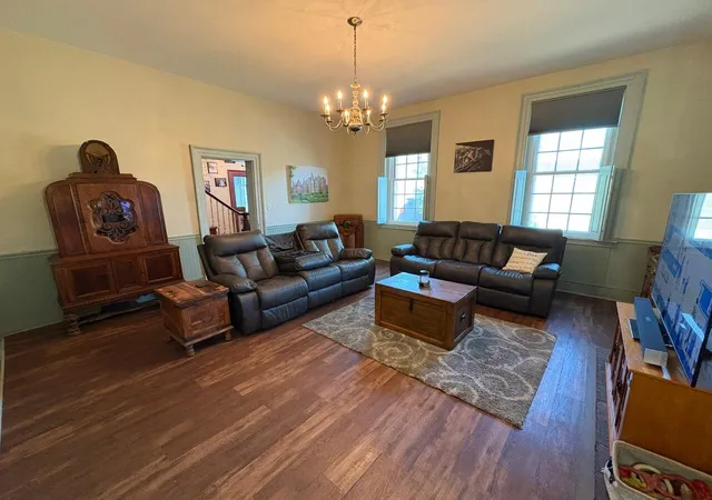 4th image of 413 W Broadway St, Frankfort, KY 40601 | MLS# 25503840