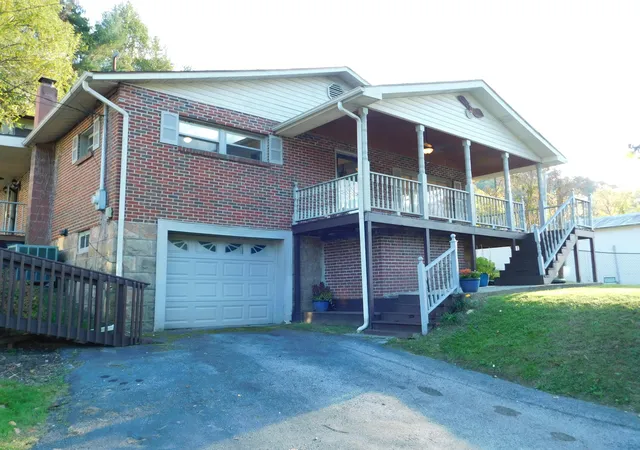 Homes for sale in Baxter, KY | 28 Wolf Hollow Rd, Baxter, KY 40806 | MLS# 25503795