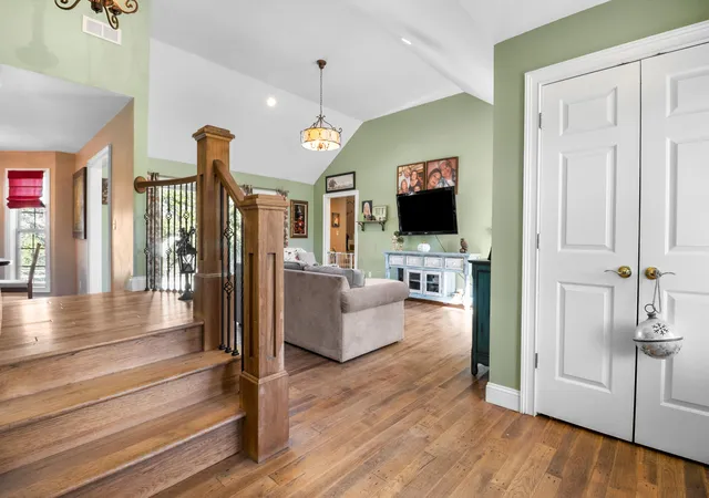 Photo 3 of Single family home for sale at 364 Cloyd Ln, London, KY 40741 | MLS# 25503839 | Listing updated on 2025-11-16
