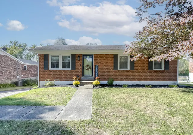 Photo 1 of Sale Pending at 213 Southwind Dr, Winchester, KY 40391 | MLS# 25503904 | Listing updated on 2025-10-23