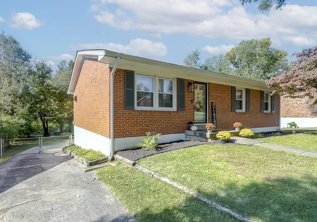 Photo 2 of Sale Pending at 213 Southwind Dr, Winchester, KY 40391 | MLS# 25503904 | Listing updated on 2025-10-23