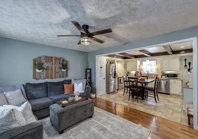 Photo 3 of Sale Pending at 213 Southwind Dr, Winchester, KY 40391 | MLS# 25503904 | Listing updated on 2025-10-23