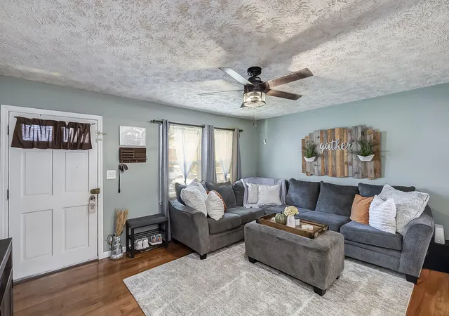 Photo 3 of Sale Pending at 213 Southwind Dr, Winchester, KY 40391 | MLS# 25503904 | Listing updated on 2025-10-23