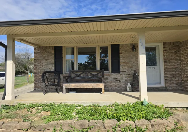 Homes for sale in Versailles, KY | 308 Princess Cir, Versailles, KY 40383 | MLS# 25503864