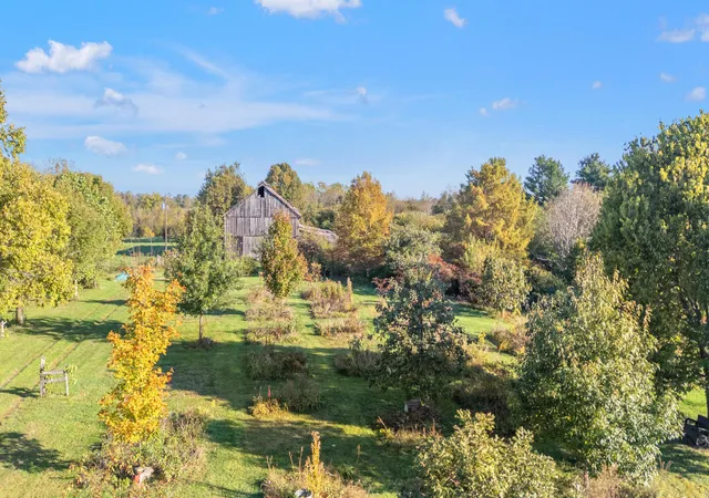Photo 4 of House for sale at 6615 Briar Hl Rd, Paris, KY 40361 | MLS# 25503913 | Listing updated on 2025-10-17