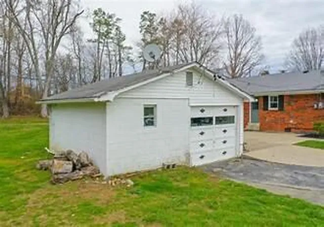 Photo 3 of Sale Pending at 75 Philpot Rd, London, KY 40744 | MLS# 25504034 | Listing updated on 2026-02-06