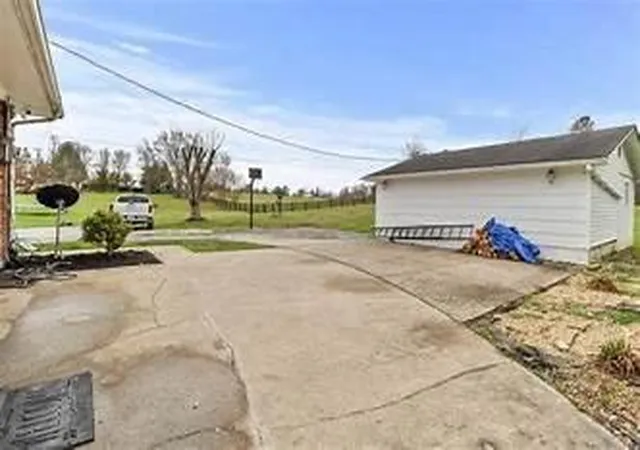 Photo 4 of Sale Pending at 75 Philpot Rd, London, KY 40744 | MLS# 25504034 | Listing updated on 2026-02-06