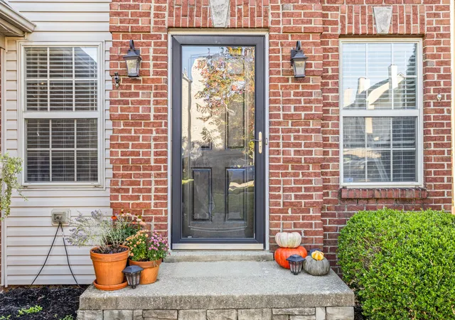 Photo 3 of Single family home for sale at 3053 Quaker Hl Ln, Lexington, KY 40509 | MLS# 25504246 | Listing updated on 2025-11-11