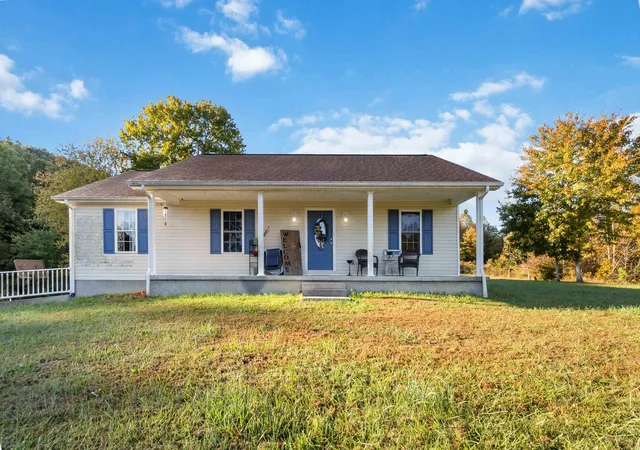 Photo 2 of Sale Pending at 285 Green Valley Rd, London, KY 40744 | MLS# 25504149 | Listing updated on 2025-10-30