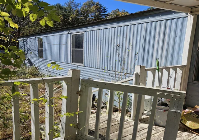 Homes for sale in East Bernstadt, KY | 270 Hensley Rd, East Bernstadt, KY 40729 | MLS# 25504192