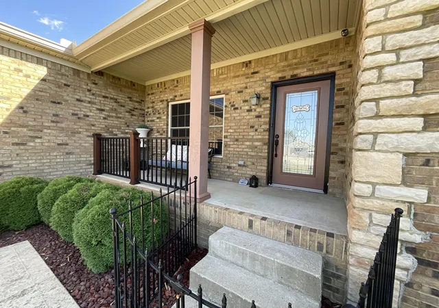Photo 4 of Single family home for sale at 410 Corinne Ct, Winchester, KY 40391 | MLS# 25504472 | Listing updated on 2025-10-30