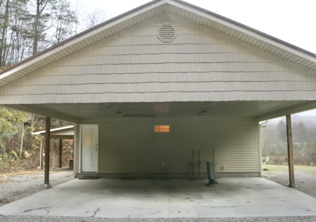 Photo 3 of Sale Pending at 52 Extension Dr, Whitesburg, KY 41858 | MLS# 25505115 | Listing updated on 2025-11-22