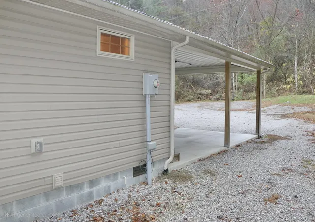 Photo 4 of Sale Pending at 52 Extension Dr, Whitesburg, KY 41858 | MLS# 25505115 | Listing updated on 2025-11-22