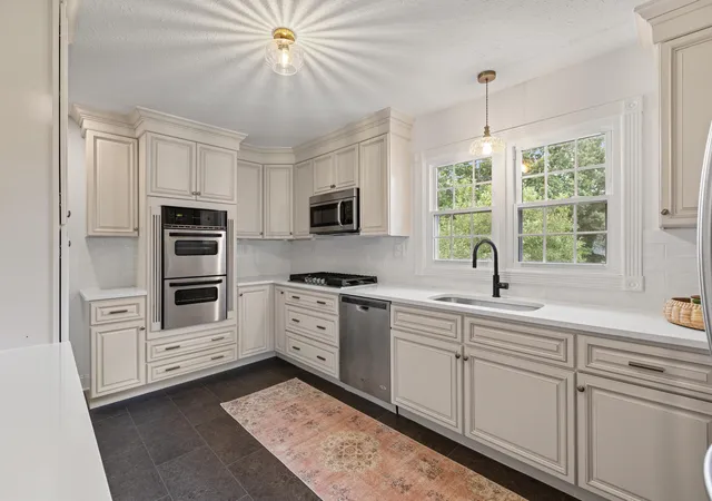 Photo 4 of House for sale at 98 Edwards Rd, Irvine, KY 40336 | MLS# 25504386 | Listing updated on 2025-11-22