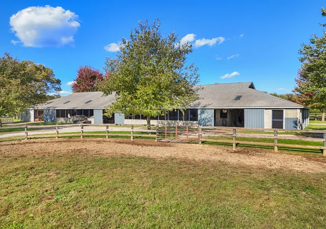 Photo 3 of House for sale at 3680 Briar Hl Rd, Lexington, KY 40516 | MLS# 25504381 | Listing updated on 2025-12-22