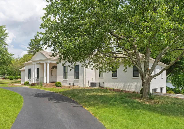 Photo 3 of Single family home for sale at 2121 Lakeside Dr, Lexington, KY 40502 | MLS# 25504424 | Listing updated on 2025-11-20
