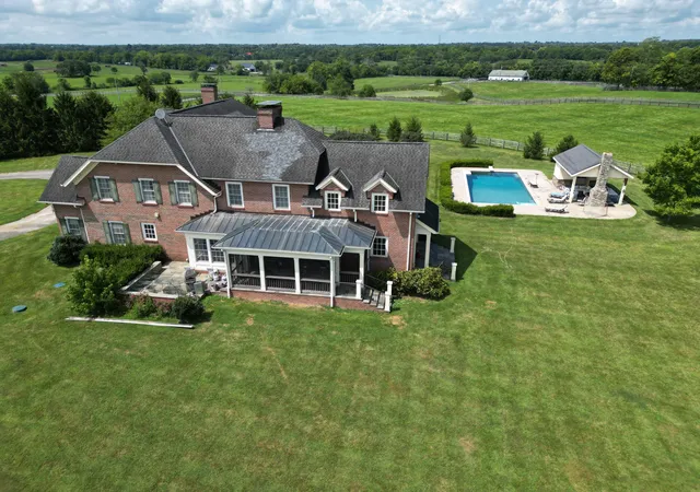 Photo 3 of House for sale at 613 Hutchison Rd, Paris, KY 40361 | MLS# 25505120 | Listing updated on 2026-10-13