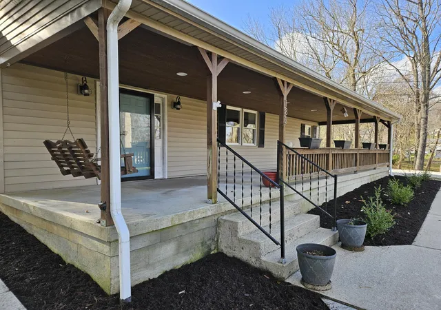 Photo 2 of Single family home for sale at 182 Sunrise Shores, Harrodsburg, KY 40330 | MLS# 25504679 | Listing updated on 2025-11-24