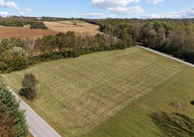 Photo 3 of Sale Pending at 3 And 4 Lucas Ln, Frankfort, KY 40601 | MLS# 25504673 | Listing updated on 2025-12-03