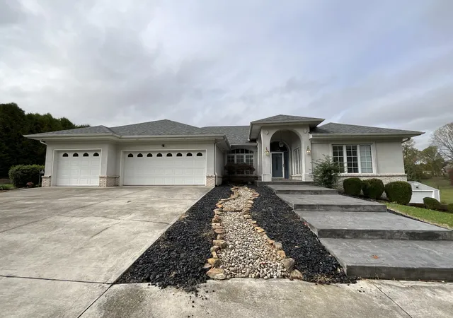 Photo 4 of Single family home for sale at 415 Splendor View Dr, Somerset, KY 42503 | MLS# 25504804 | Listing updated on 2026-09-20