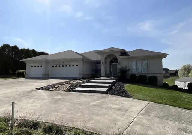 Photo 2 of Single family home for sale at 415 Splendor View Dr, Somerset, KY 42503 | MLS# 25504804 | Listing updated on 2026-09-20