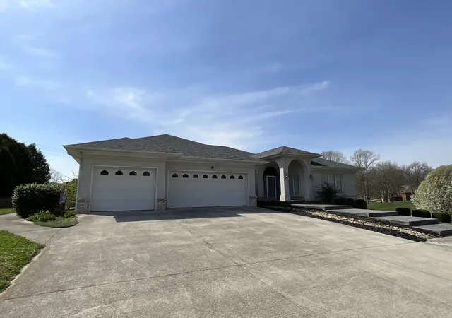 Photo 3 of Single family home for sale at 415 Splendor View Dr, Somerset, KY 42503 | MLS# 25504804 | Listing updated on 2026-09-20