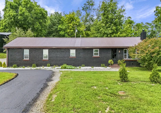 Photo 3 of Single family home for sale at 2640 Fords Mill Rd, Versailles, KY 40383 | MLS# 25504831 | Listing updated on 2026-03-15