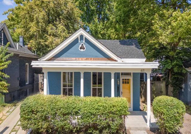 Photo 1 of Single family home for sale at 611 N Broadway, Lexington, KY 40508 | MLS# 25504844 | Listing updated on 2025-10-28