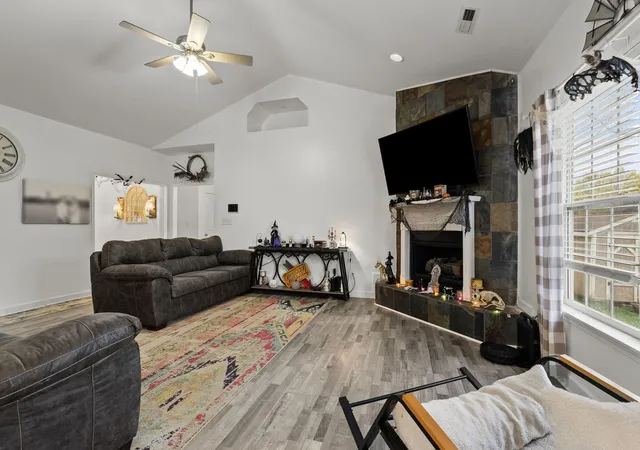 Photo 3 of Sale Pending at 106 Ocaso Ct, Georgetown, KY 40324 | MLS# 25504884 | Listing updated on 2025-11-22