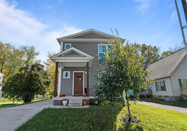 Photo 1 of Single family home for sale at 308 E Woodford St, Lawrenceburg, KY 40342 | MLS# 25505342 | Listing updated on 2026-02-15