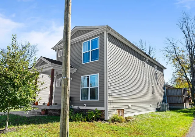 Photo 3 of Single family home for sale at 308 E Woodford St, Lawrenceburg, KY 40342 | MLS# 25505342 | Listing updated on 2026-02-15