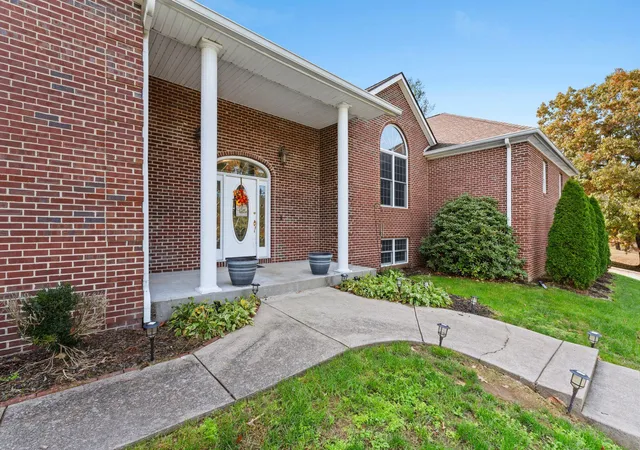 Photo 3 of Single family home for sale at 3604 Clubhouse Dr, Somerset, KY 42503 | MLS# 25505194 | Listing updated on 2026-02-08