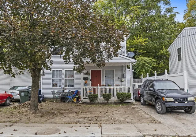 Photo 2 of Single family home for sale at 423 Hawkins Ave, Lexington, KY 40508 | MLS# 25505446 | Listing updated on 2025-11-05