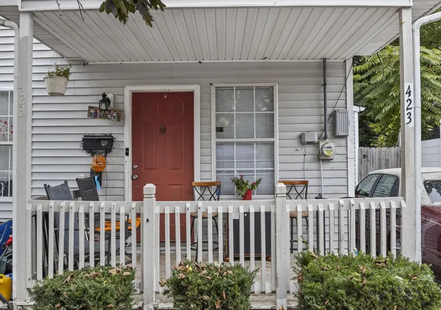 Photo 3 of Single family home for sale at 423 Hawkins Ave, Lexington, KY 40508 | MLS# 25505446 | Listing updated on 2025-11-05