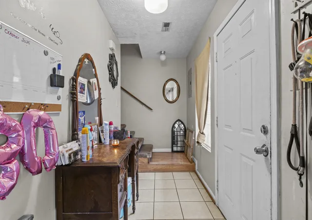 Photo 3 of Single family home for sale at 423 Hawkins Ave, Lexington, KY 40508 | MLS# 25505446 | Listing updated on 2025-11-05