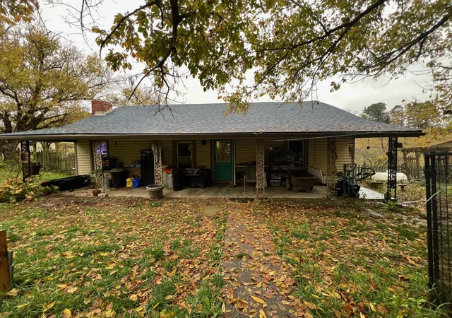 Photo 3 of House for sale at 1315 Avenstoke Rd, Lawrenceburg, KY 40342 | MLS# 25505303 | Listing updated on 2025-11-21