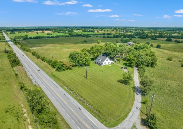 2nd image of 7053 Perryville Rd, Danville, KY 40422 | MLS# 25505324