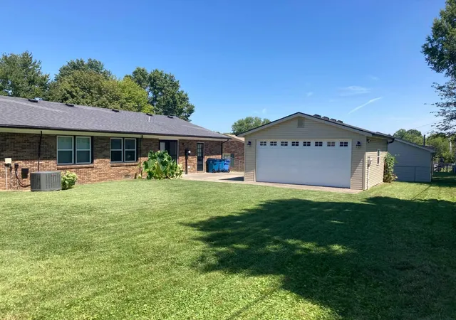 2nd image of 636 Cloverdale Dr, Danville, KY 40422 | MLS# 25505350