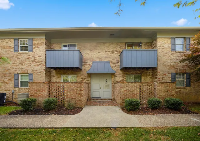 Photo 2 of Condo for sale at 1068 Armstrong Mill Rd #A, Lexington, KY 40517 | MLS# 25505409 | Listing updated on 2025-11-20