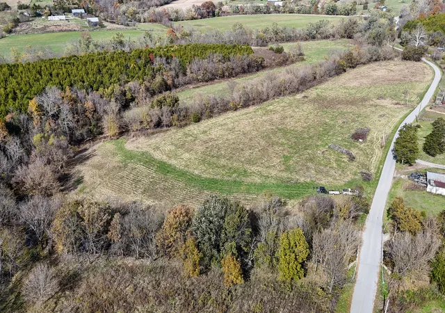 Homes for sale in Harrodsburg, KY | 1100 Old Dixville Rd, Harrodsburg, KY 40330 | MLS# 25505413