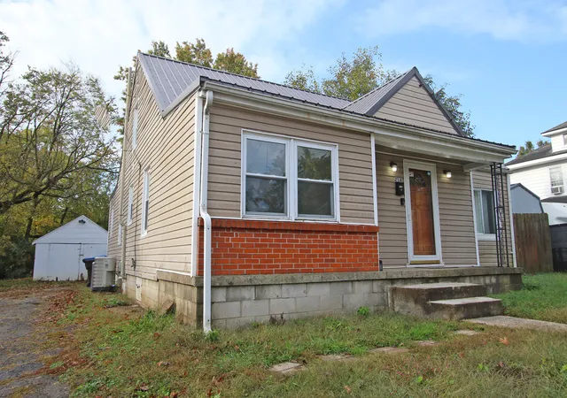 2nd image of 218 E Washington St, Winchester, KY 40391 | MLS# 25505534