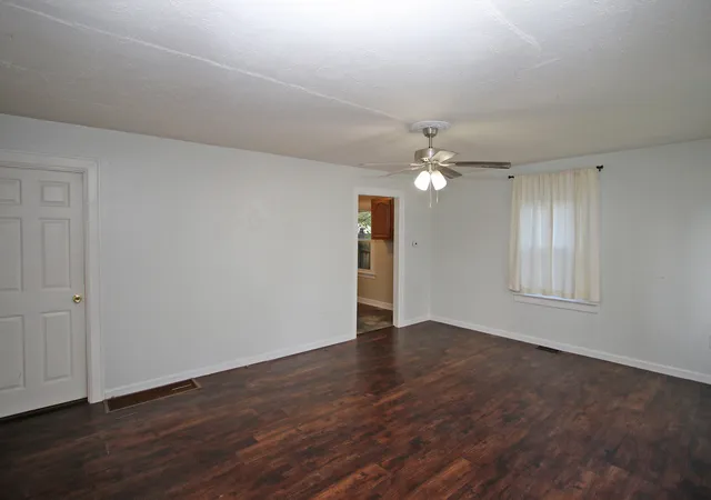 4th image of 218 E Washington St, Winchester, KY 40391 | MLS# 25505534