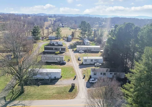 2nd image of 11 Dalton Ln, Somerset, KY 42503 | MLS# 25505713