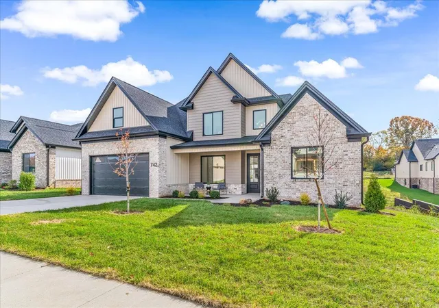 Homes for sale in Versailles, KY | 742 Azalea Ln, Versailles, KY 40383 | MLS# 25505591